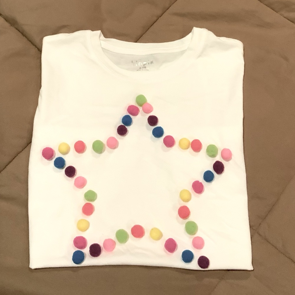 Girls short sleeved T-shirt with pom-poms